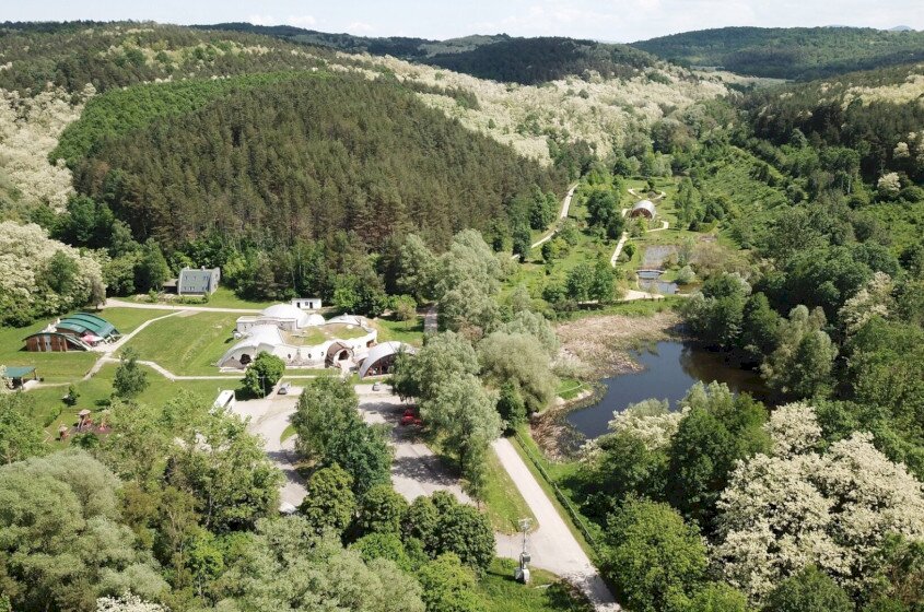 Ipolytarnóci Ősmaradványok bemutatóhely külső