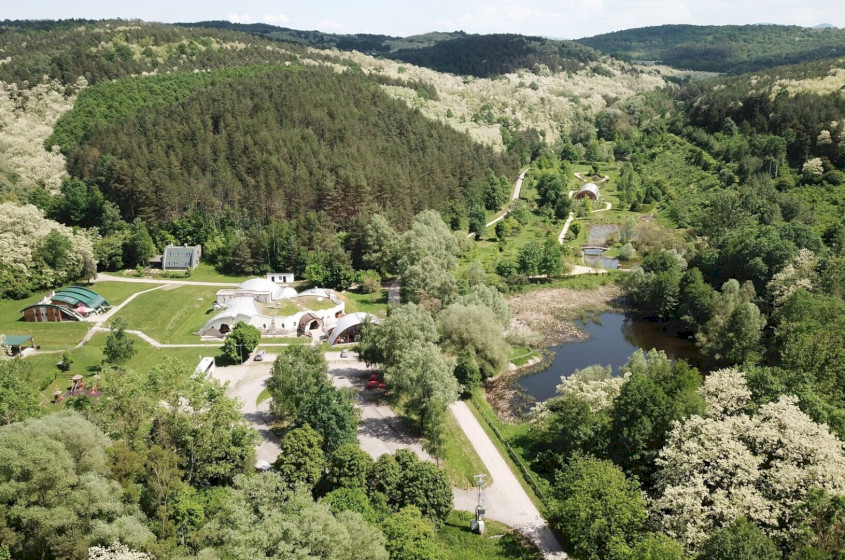 Ipolytarnóci Ősmaradványok bemutatóhely külső