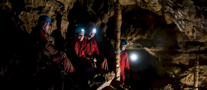 Kalandos barlangtúrák kiépítetlen barlangjainkban - Overallos rövid túra a Létrási-vizesbarlangban